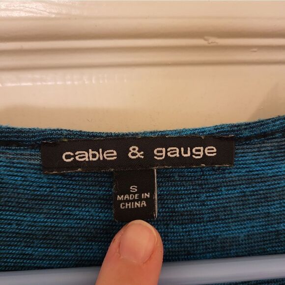 Cable & Gauge half sleeve teal v-neck blouse - Picture 4 of 6